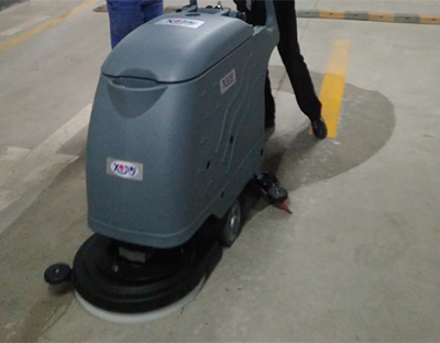 水泥地面能用洗地機清洗嗎？
